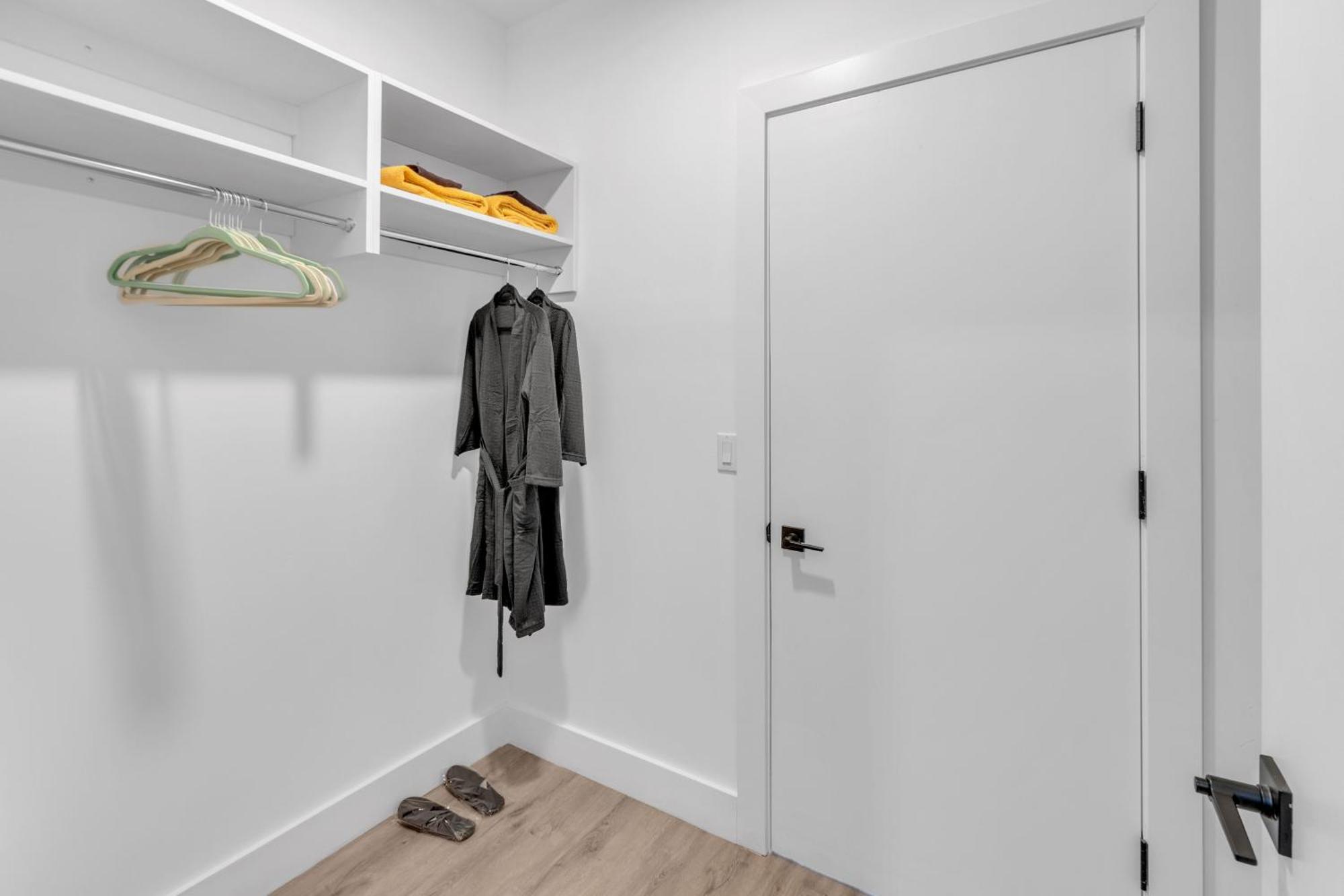Royal Oasis Indoor Pool, Free Parking, Near Nyc Apartment Elizabeth Ngoại thất bức ảnh