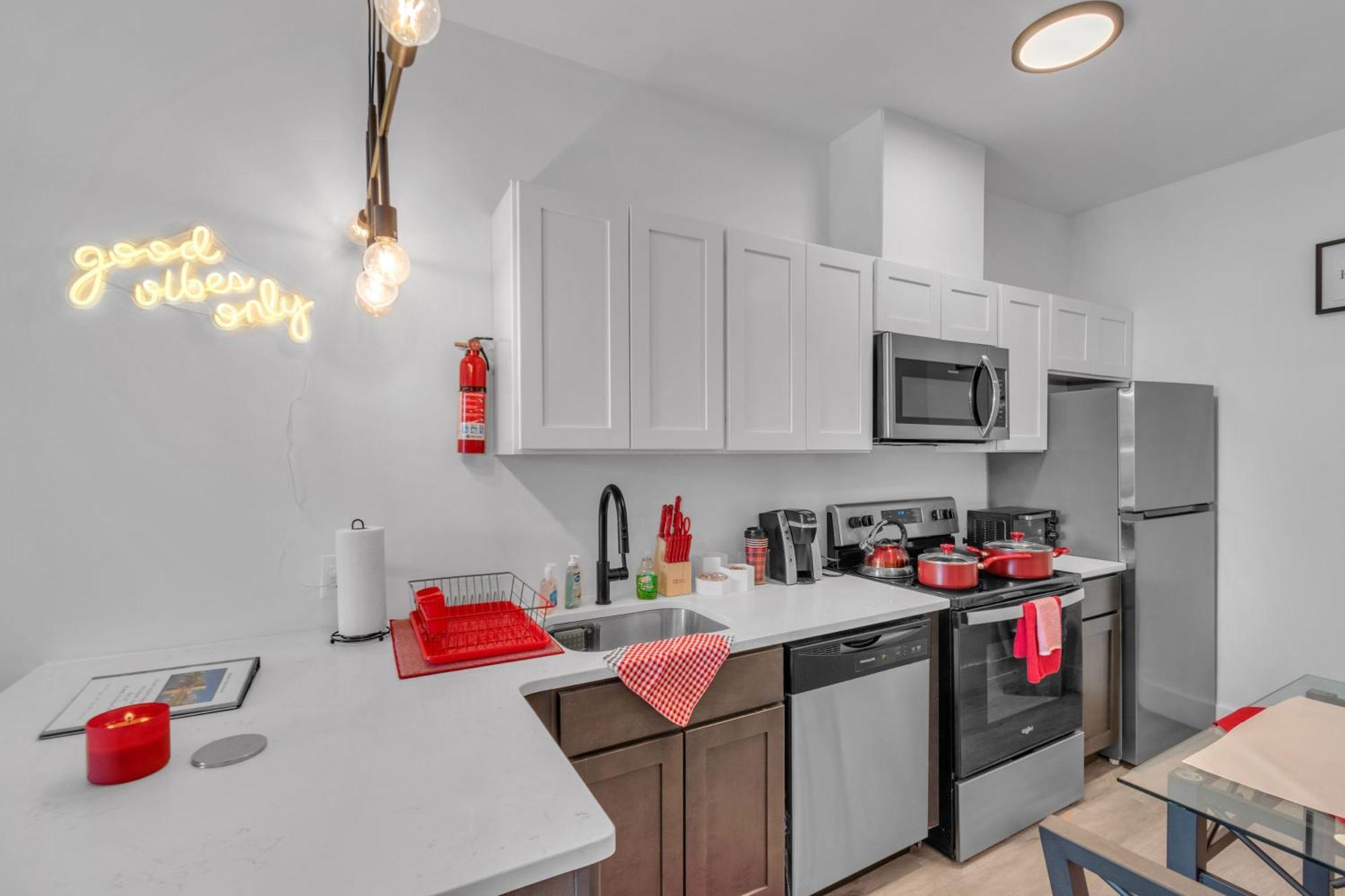 Royal Oasis Indoor Pool, Free Parking, Near Nyc Apartment Elizabeth Ngoại thất bức ảnh