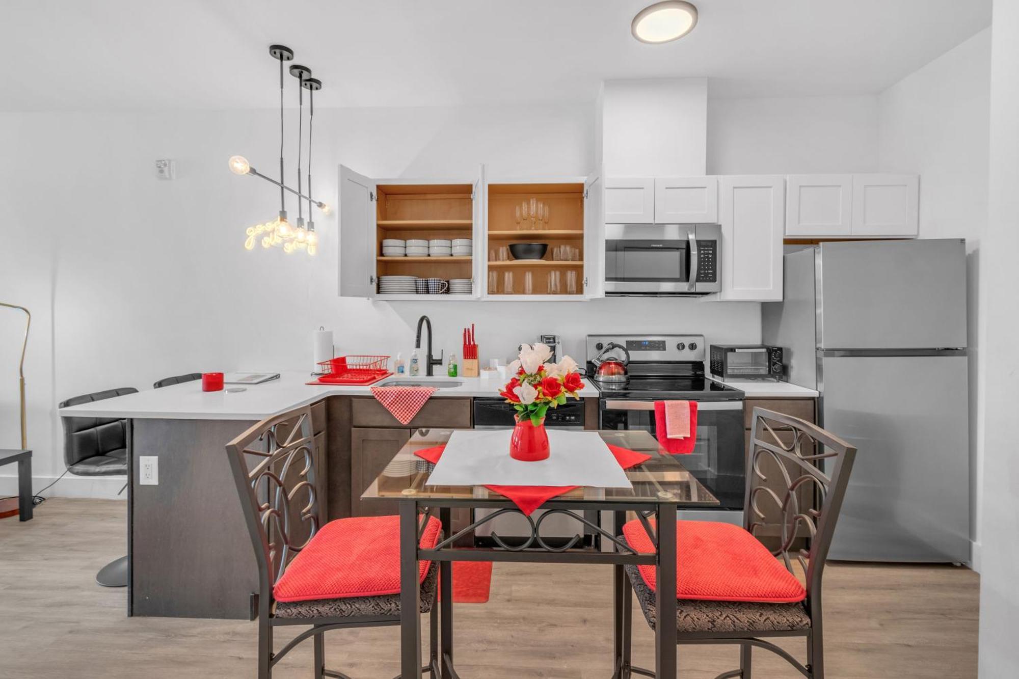 Royal Oasis Indoor Pool, Free Parking, Near Nyc Apartment Elizabeth Ngoại thất bức ảnh