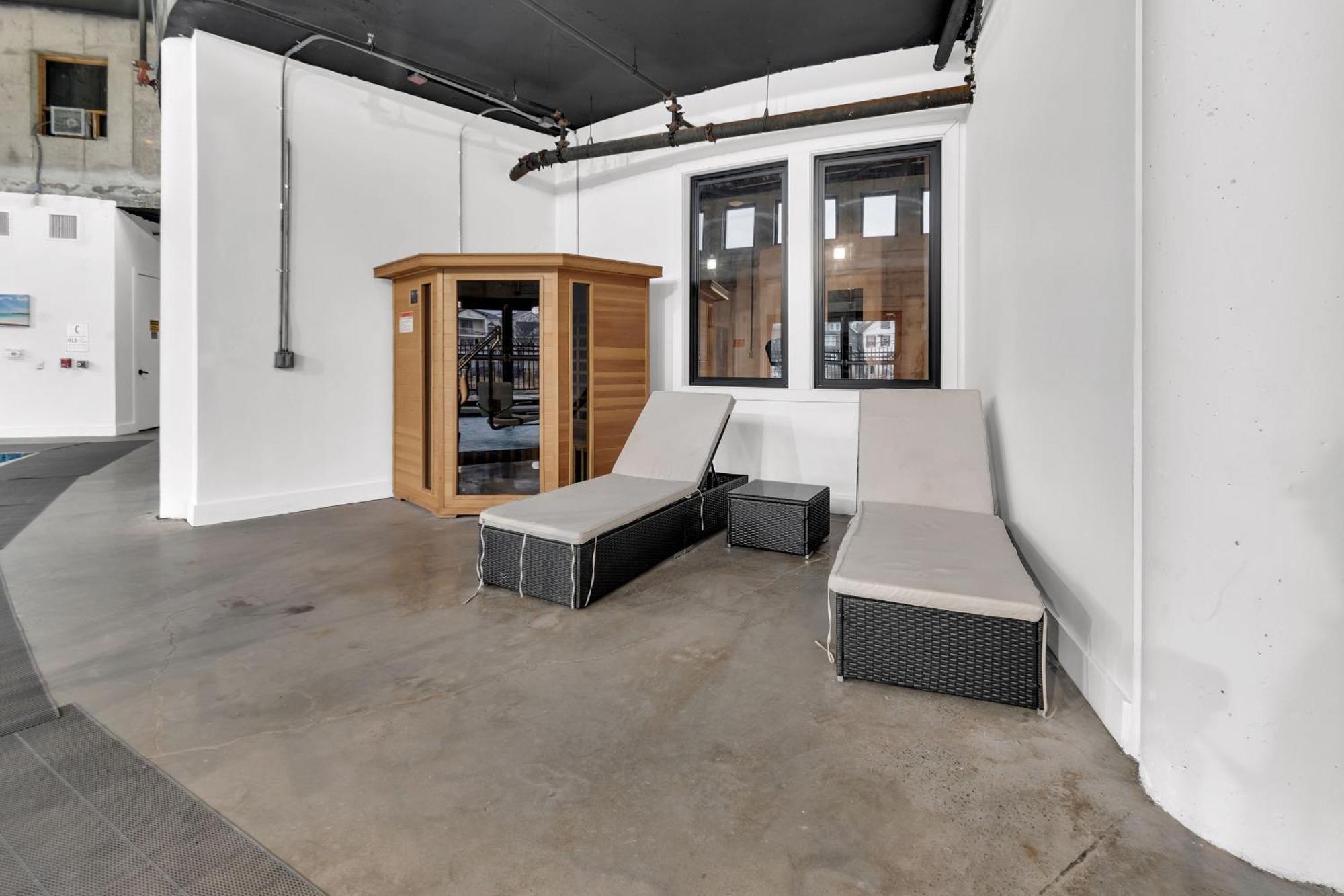 Royal Oasis Indoor Pool, Free Parking, Near Nyc Apartment Elizabeth Ngoại thất bức ảnh