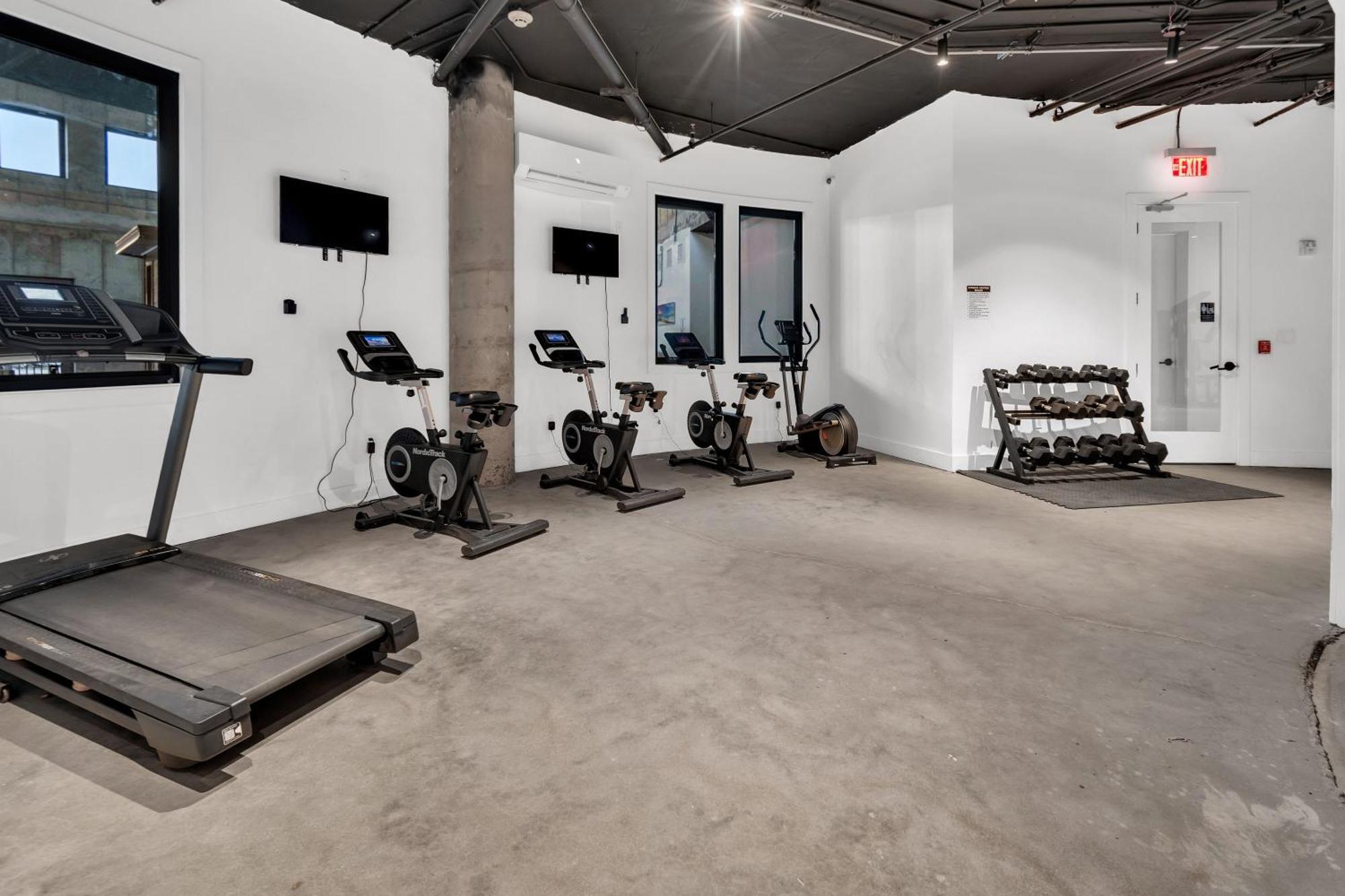 Royal Oasis Indoor Pool, Free Parking, Near Nyc Apartment Elizabeth Ngoại thất bức ảnh