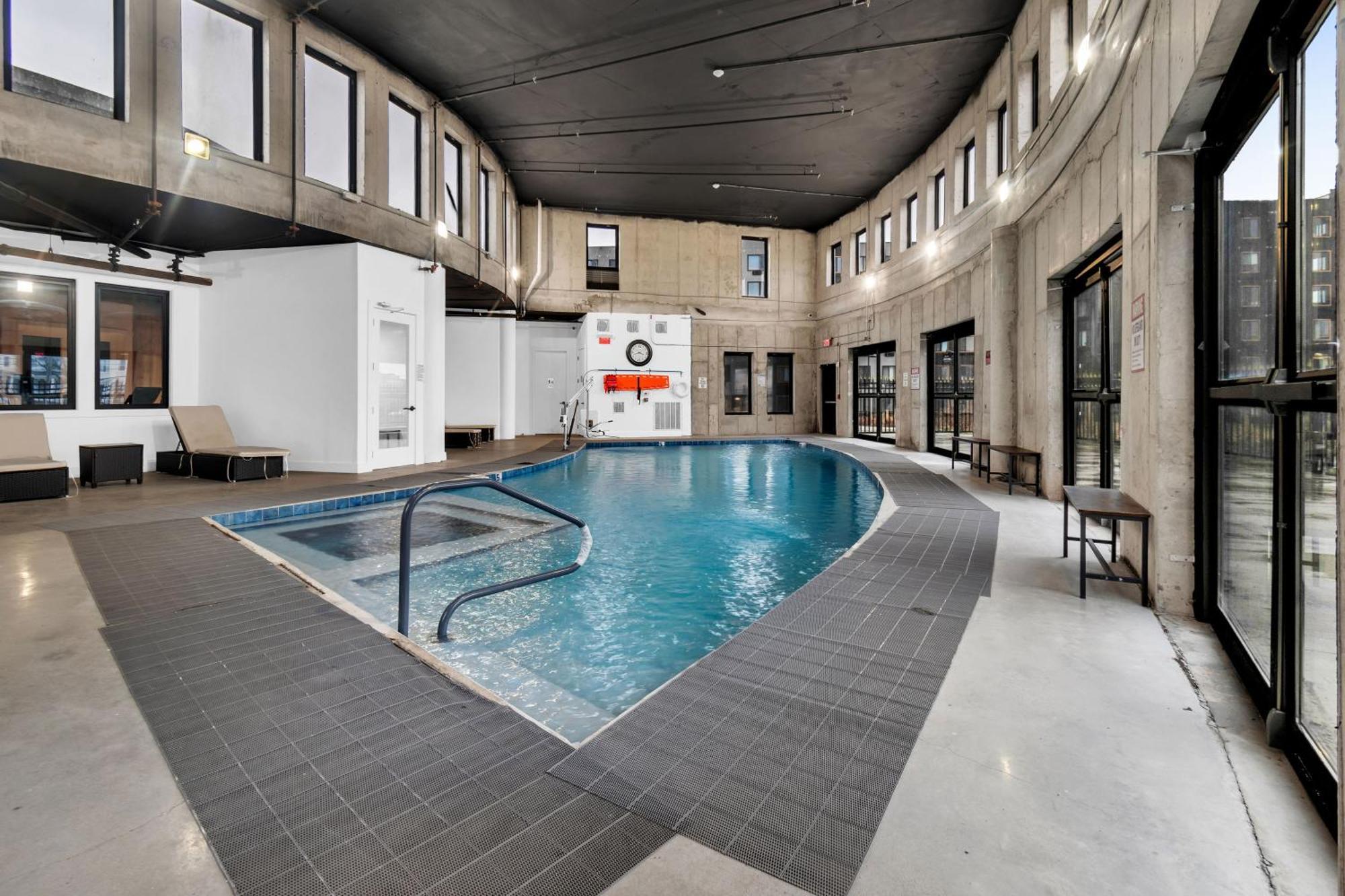 Royal Oasis Indoor Pool, Free Parking, Near Nyc Apartment Elizabeth Ngoại thất bức ảnh